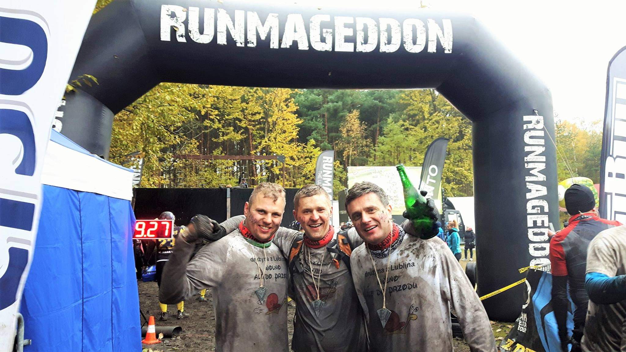 Od lewej: Paweł G., Dominik Hibner i Radek S. podczas Runmageddonu
