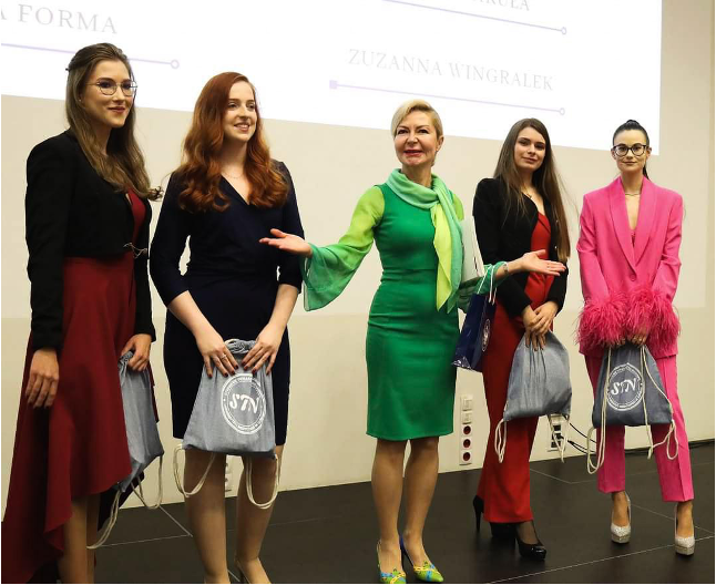 od lewej: Agnieszka Banaszek, Zuzanna Wingralek, prof. dr hab. n. med. Hanna Karakuła-Juchnowicz, Kaja Karakuła, Alicja Forma,