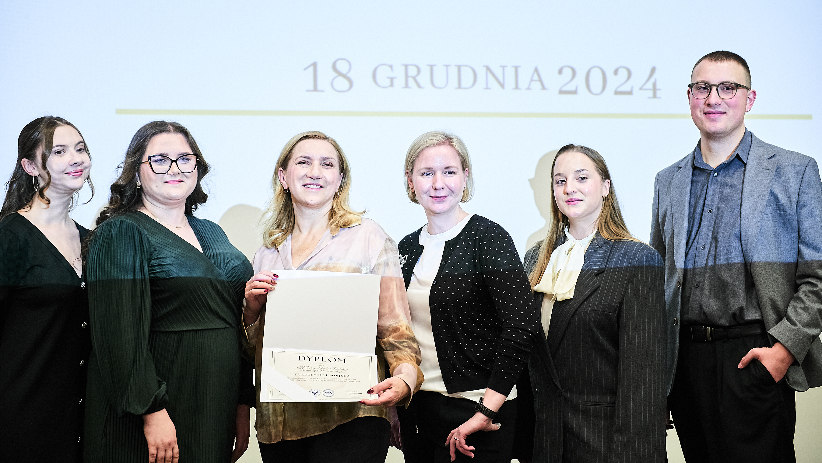 Członkowie SKN przy Zakładzie Radiologii Zabiegowej i Neuroradiologii wraz z opiekunem Koła prof. Anną Drelich-Zbroją