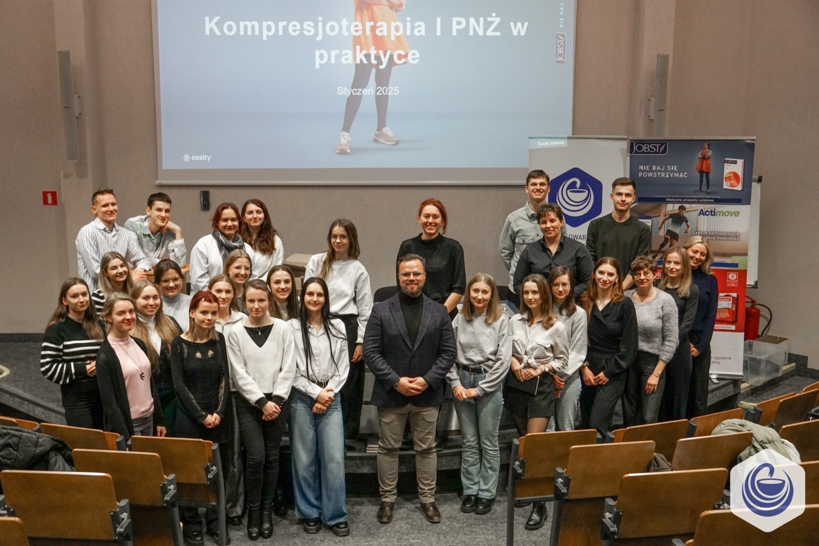 zdjęcie zbiorowe uczestników wykładu 