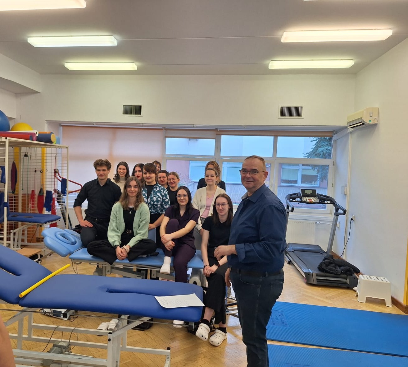 dr n. med. Tomasz Senderek podczas warsztatów