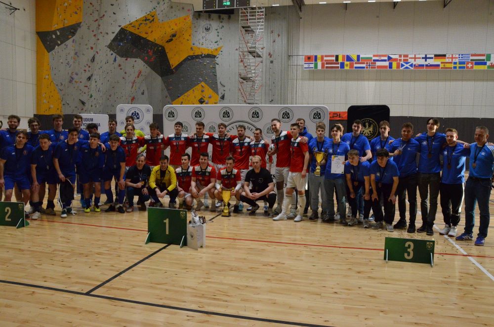 drużyny mężczyzn na parkiecie