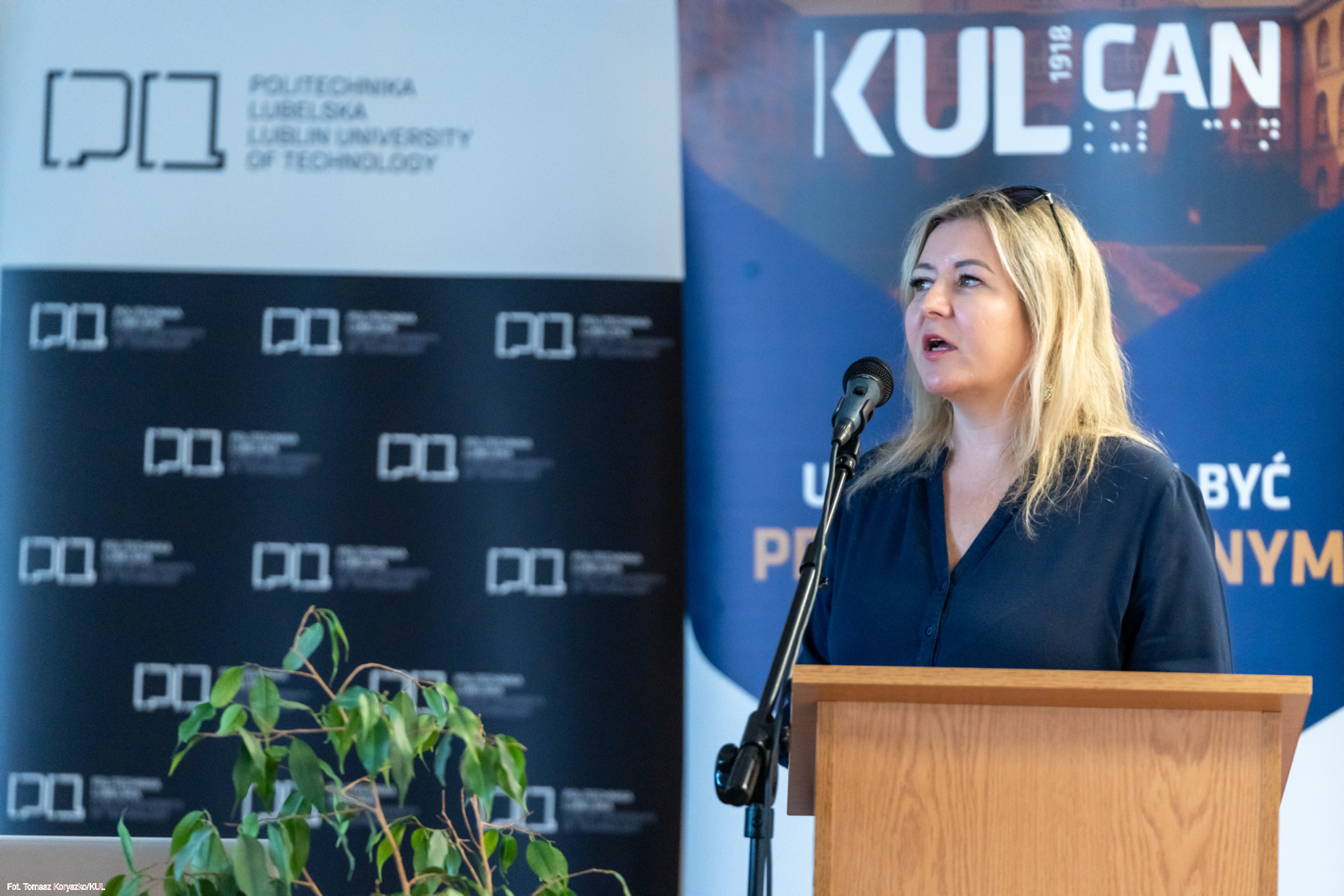 Prelegentka dr Joanna Milanowska podczas wykładu