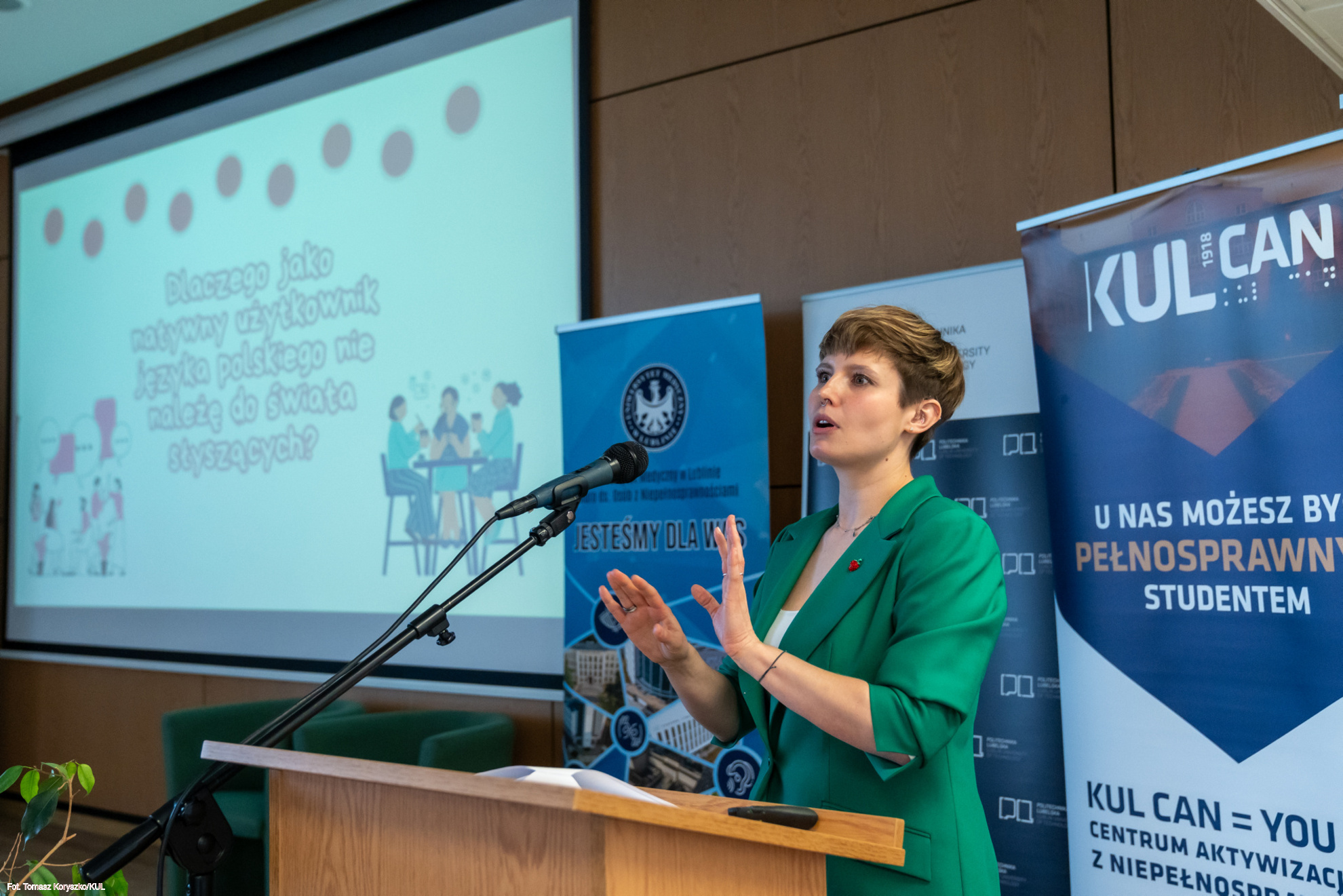 Prelegentka Agnieszka Kondracki (Uszkoloszka) podczas wykładu