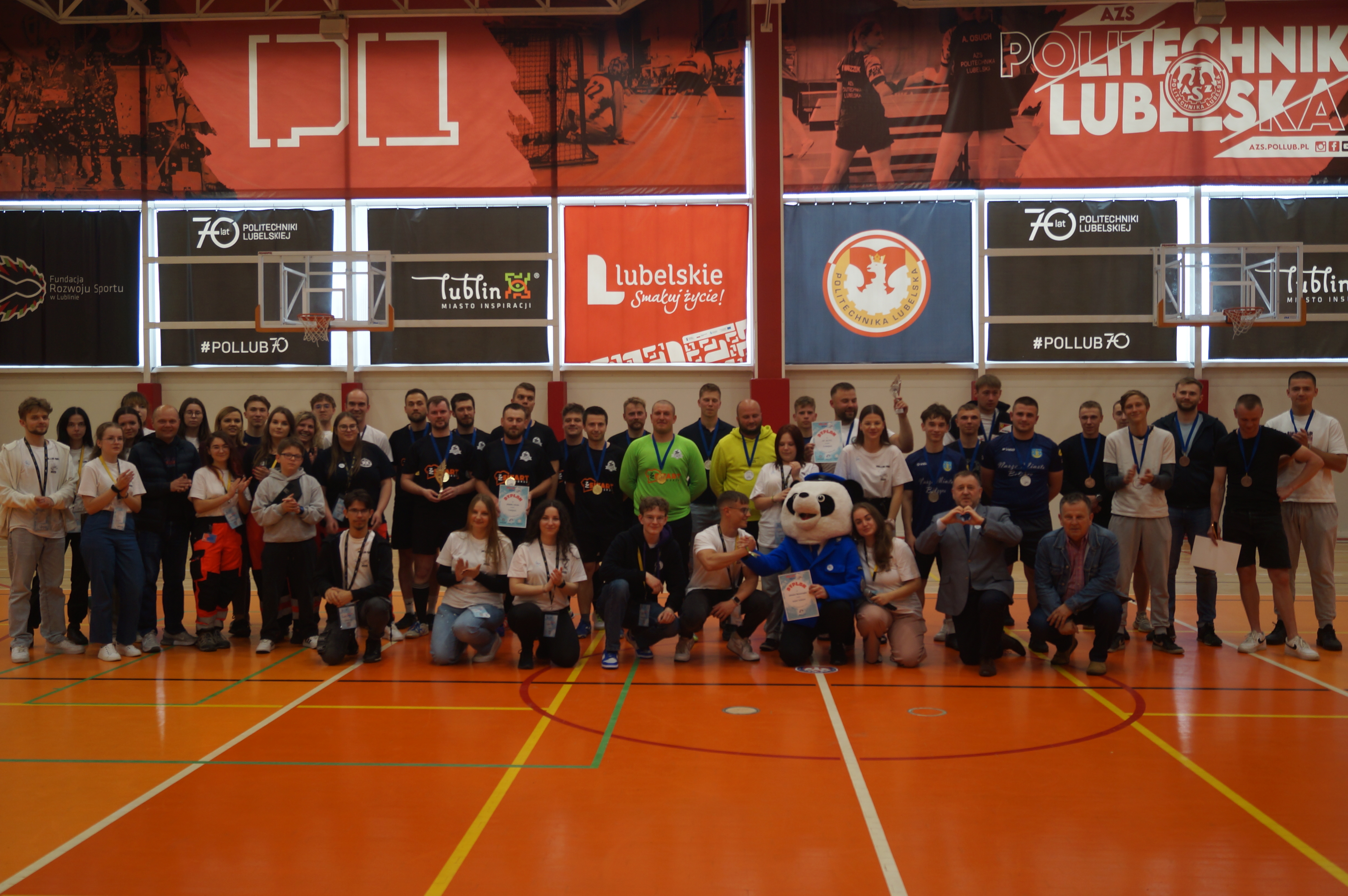 Uczestnicy wydarzenia Pollub Misia 2025 - zdjęcie grupowe