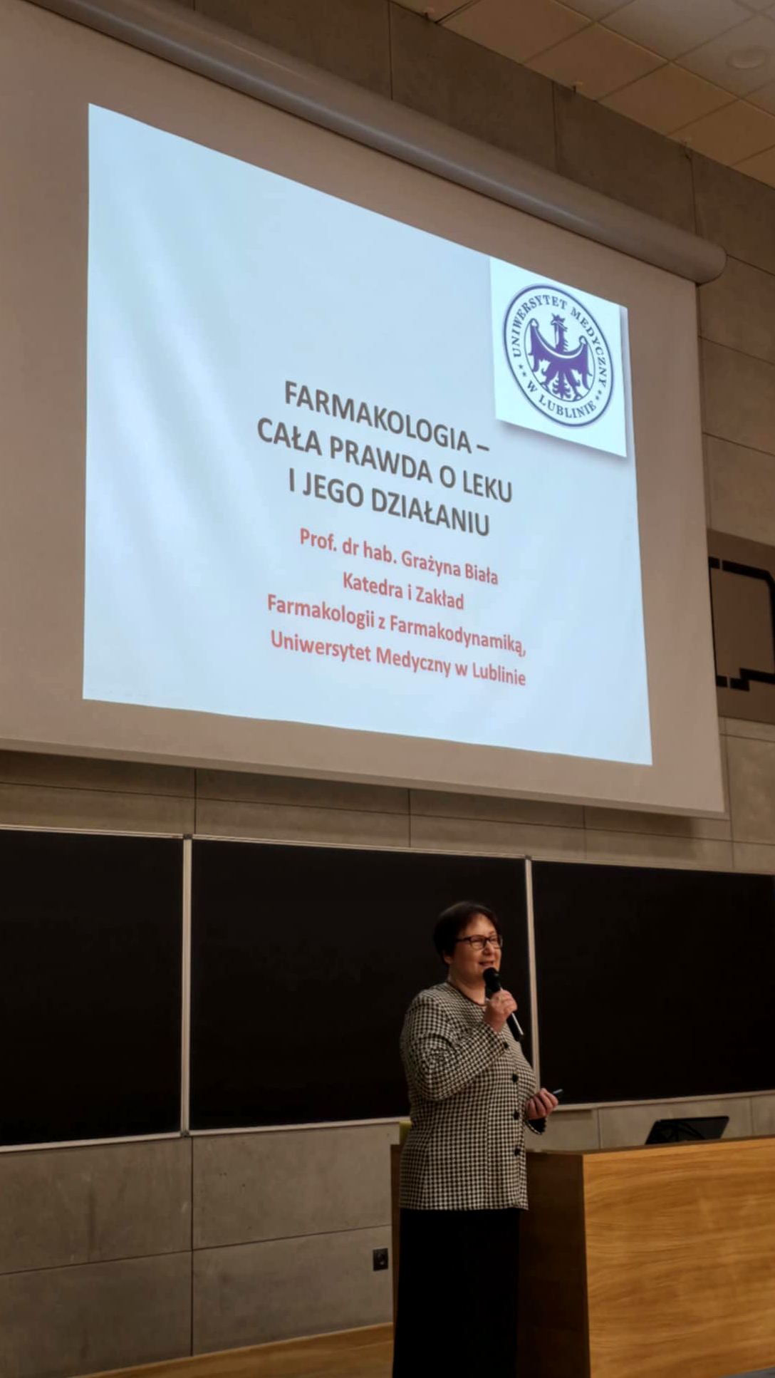 prof. Grażyna Biała wygłasza wykład