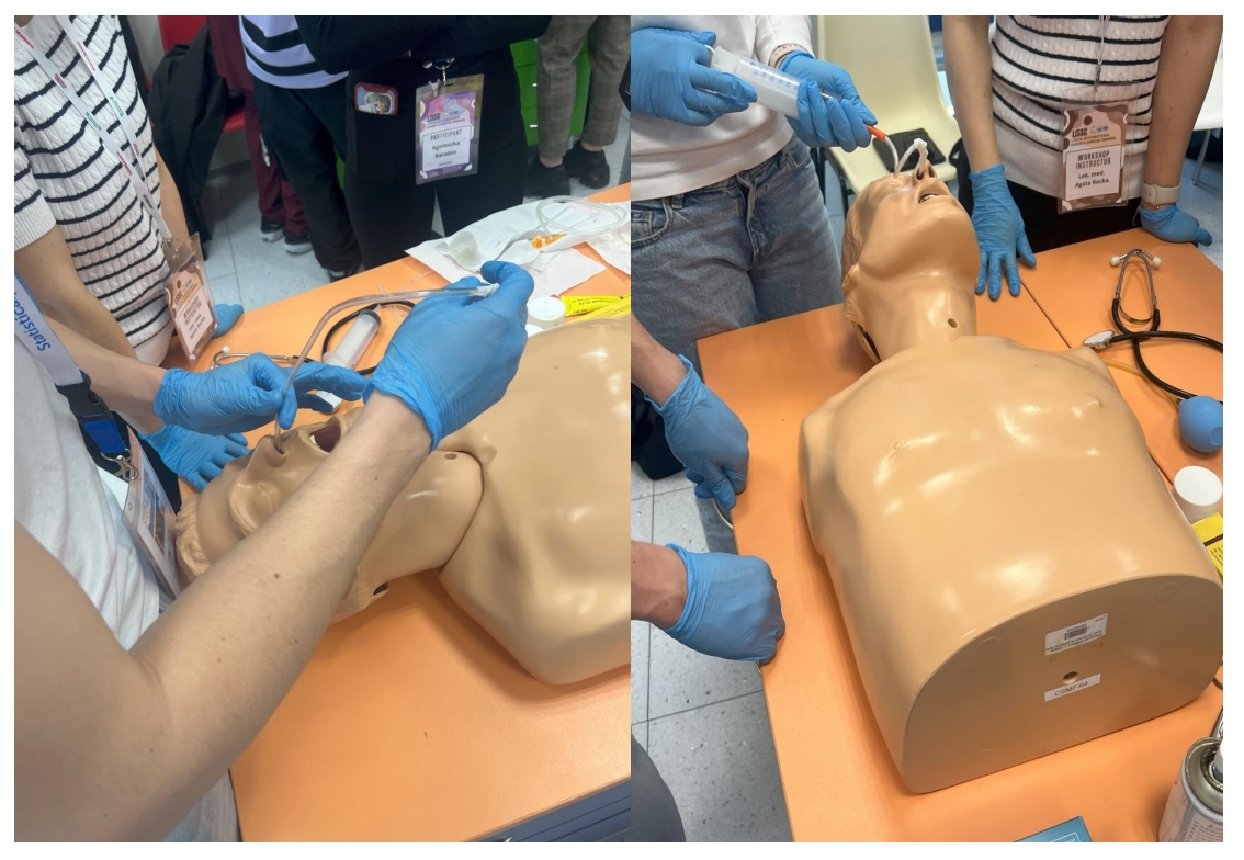 Studenci na fantomie ćwiczą zakłądanie zgłędników nosowo-żołądkowych