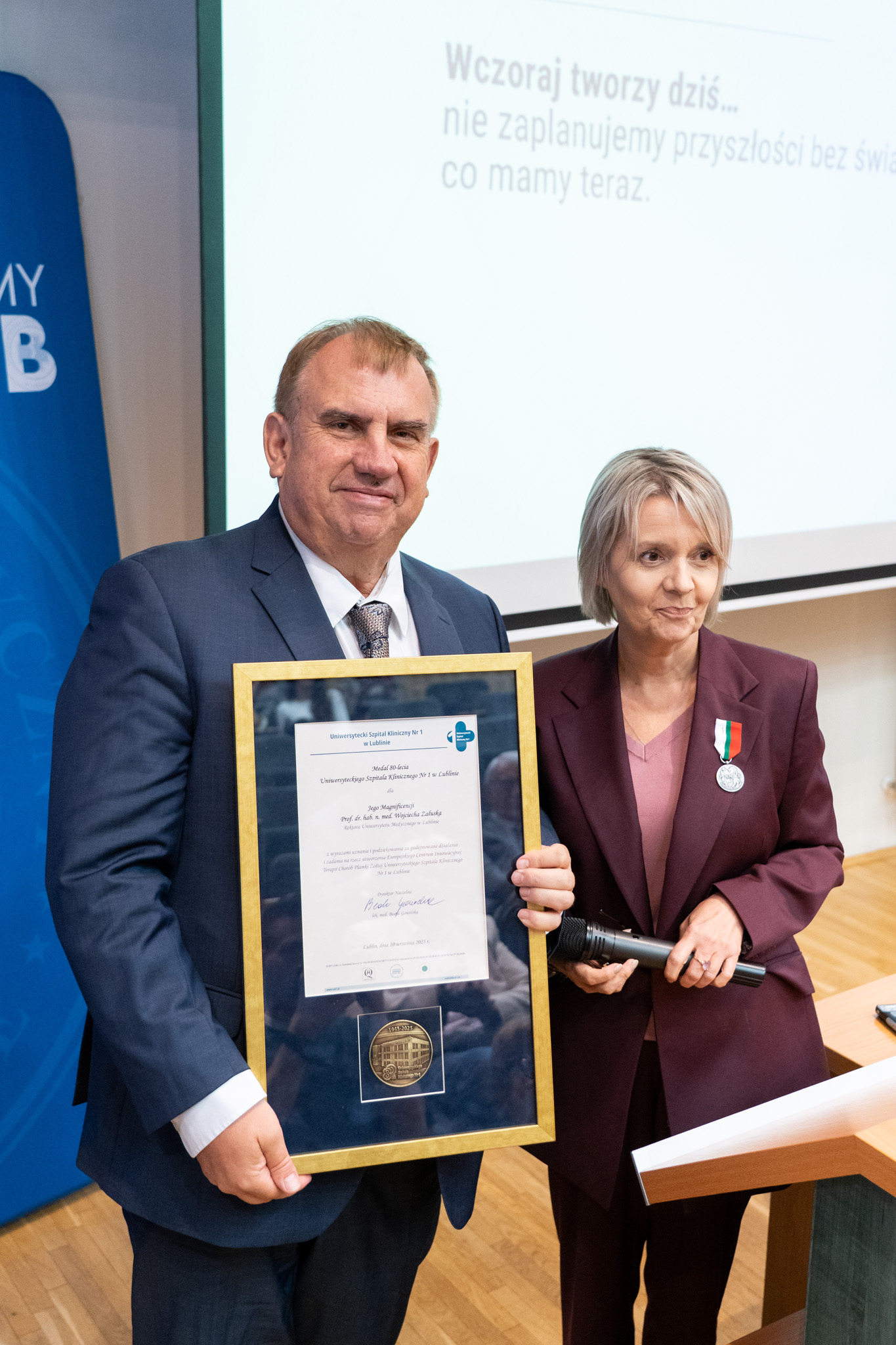 Wręczenie Medalu 80-lecia Uniwersyteckiego Szpitala Klinicznego Nr 1 Jego Magnificencji prof. Wojciecha Załuska