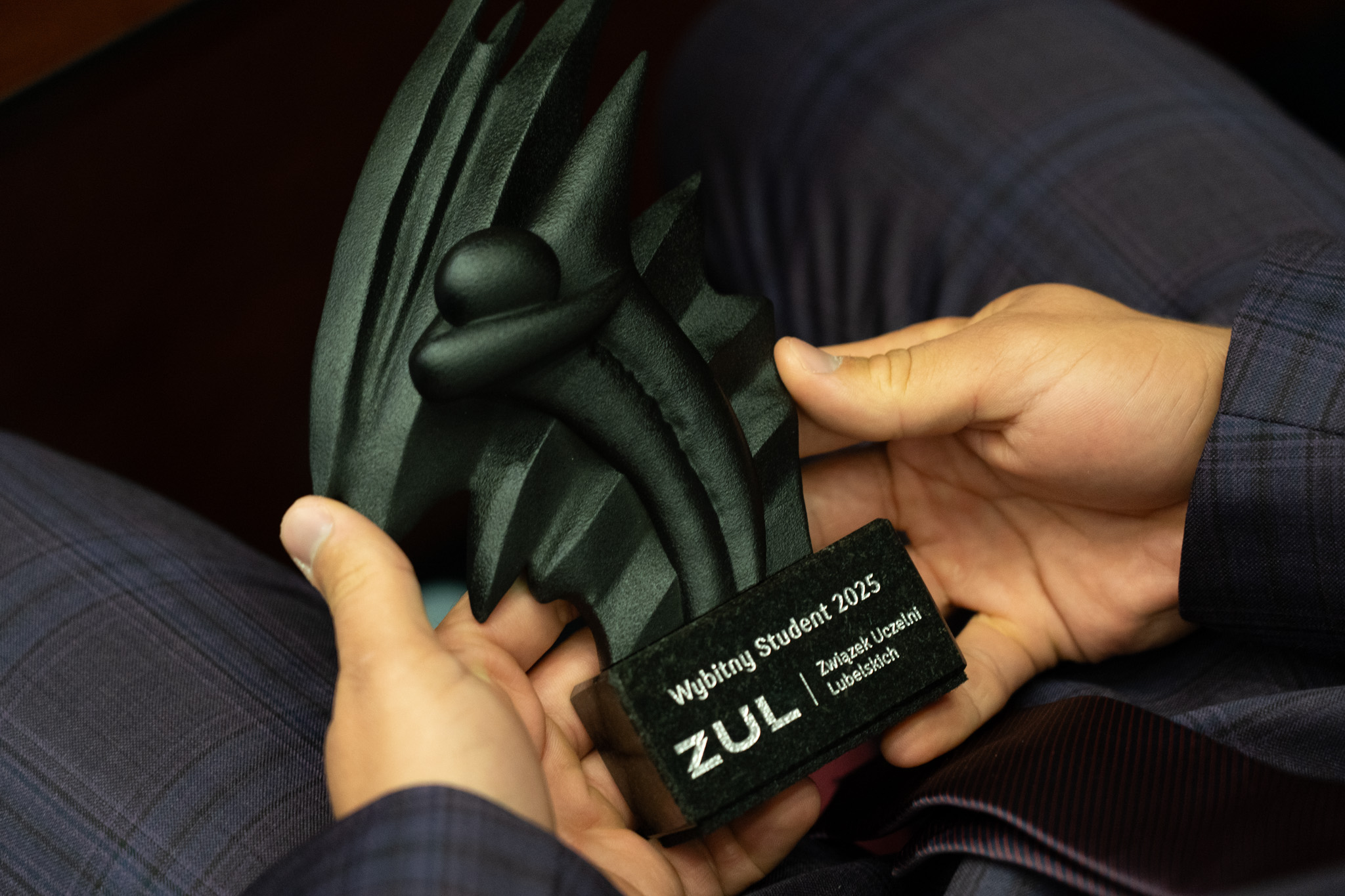 statuetka nagrody Związku Uczelni Lubelskich