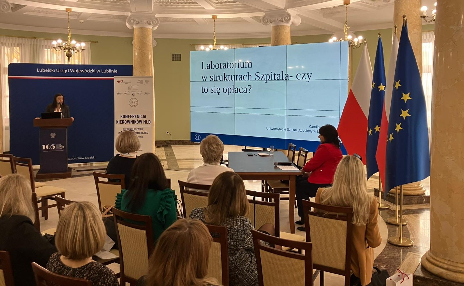 Dyrektor USzD Kamila Ćwik wygłasza wykład